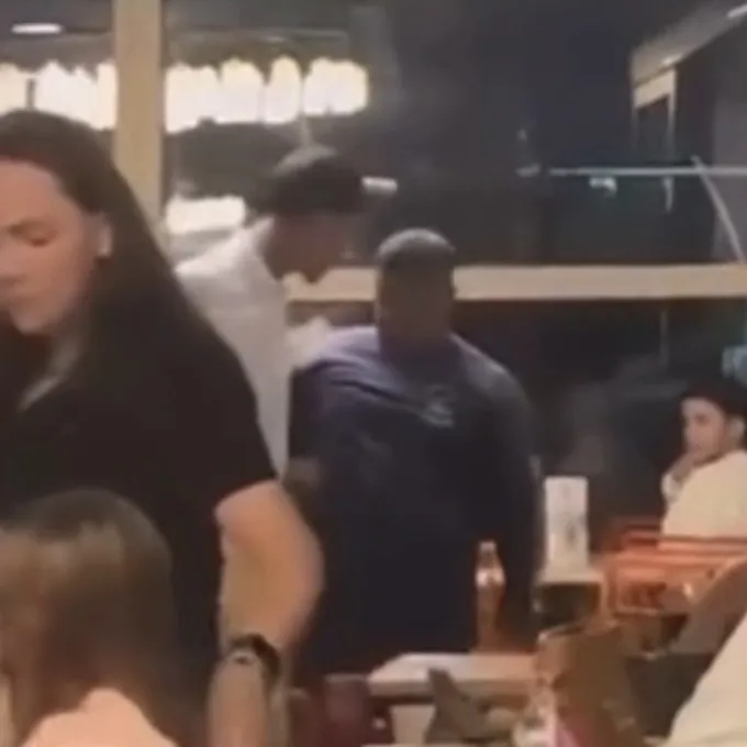 Entregador é atacado dentro de shopping