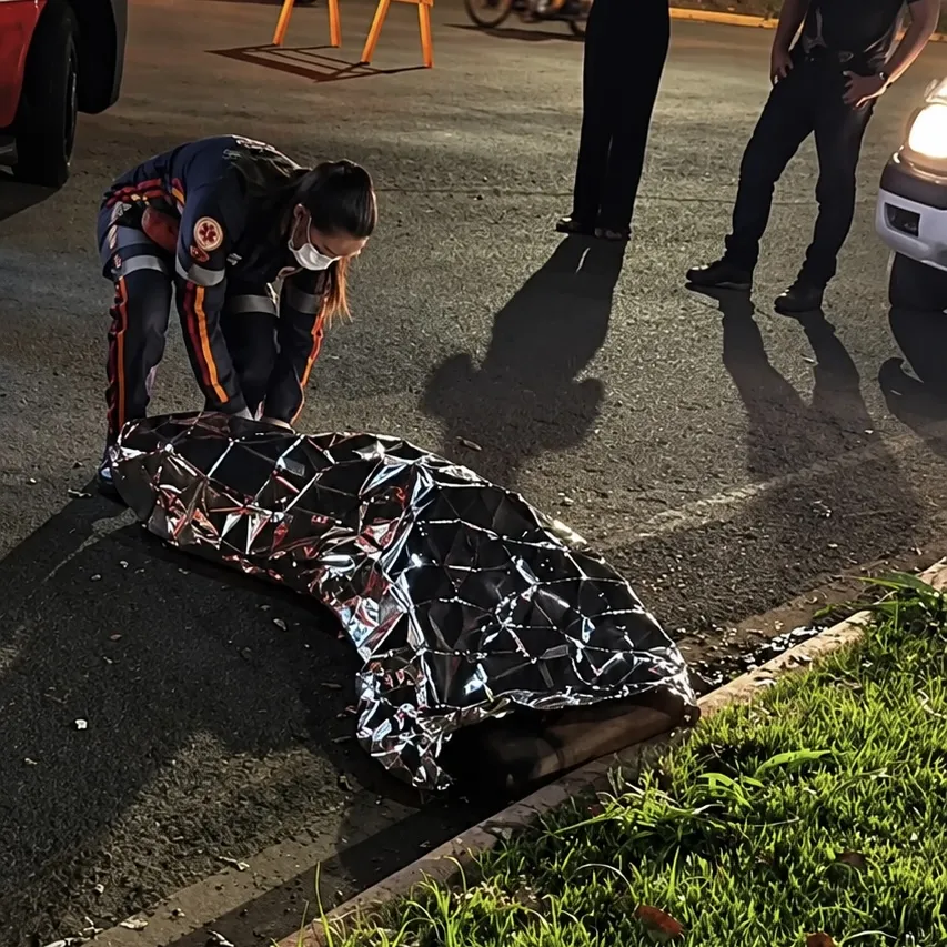 Motociclista morre após queda em rotatória de Rondonópolis