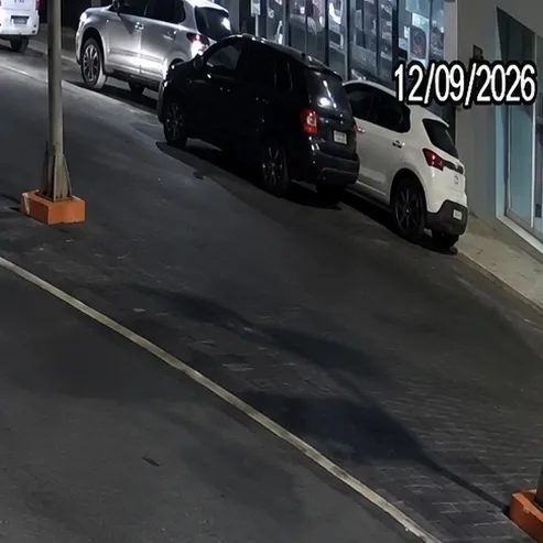 Sem CNH, mulher capota Corolla após atingir três carros em Arenápolis