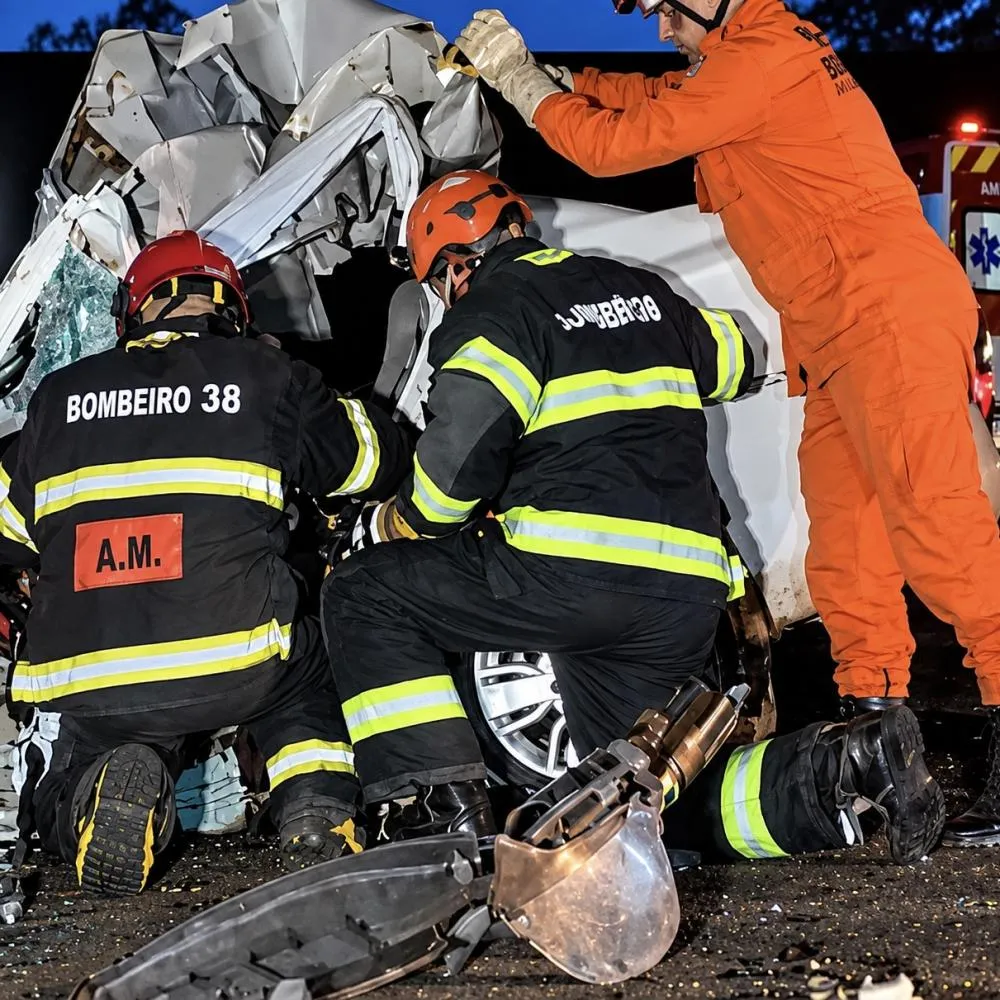 Fisioterapeuta morre em batida com carreta na MT-358 em Tangará da Serra