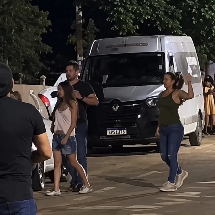 Maiara e Maraisa voltam à escola onde estudaram em Juruena