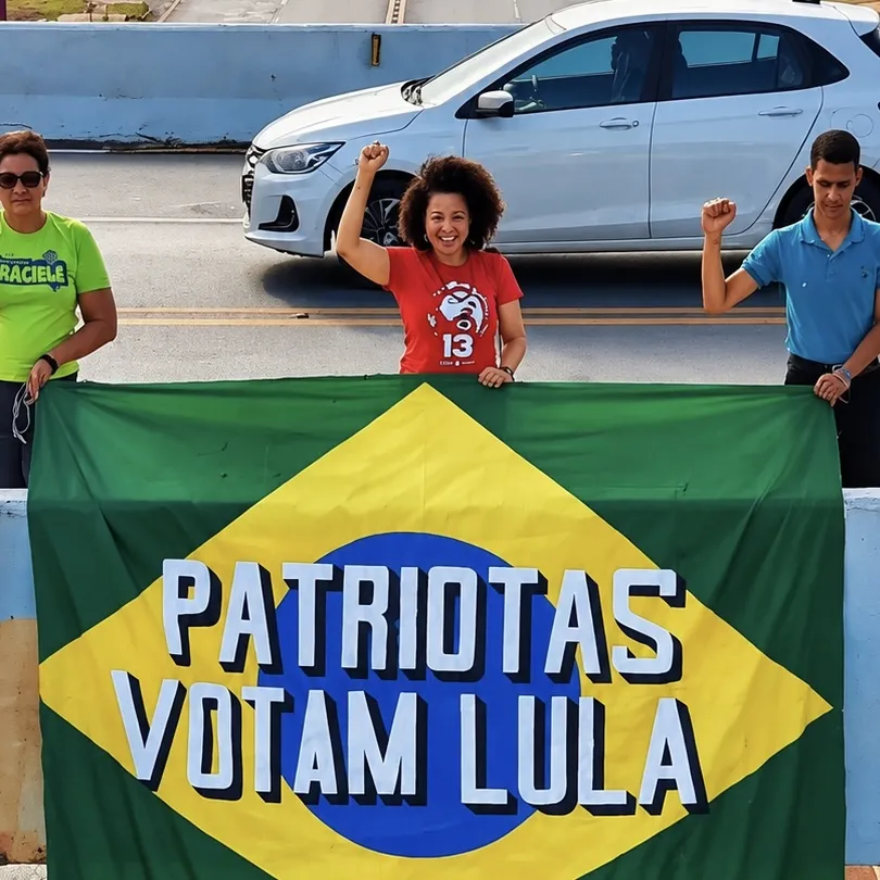 Bandeira com frase pró-Lula chama atenção em Sinop