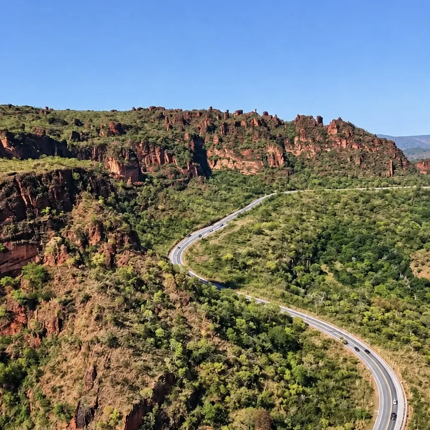 Paredões e natureza: veja Chapada dos Guimarães do alto