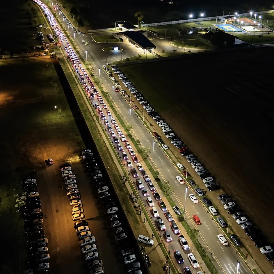 Show de Henrique e Juliano provoca congestionamento e movimenta Rondonópolis