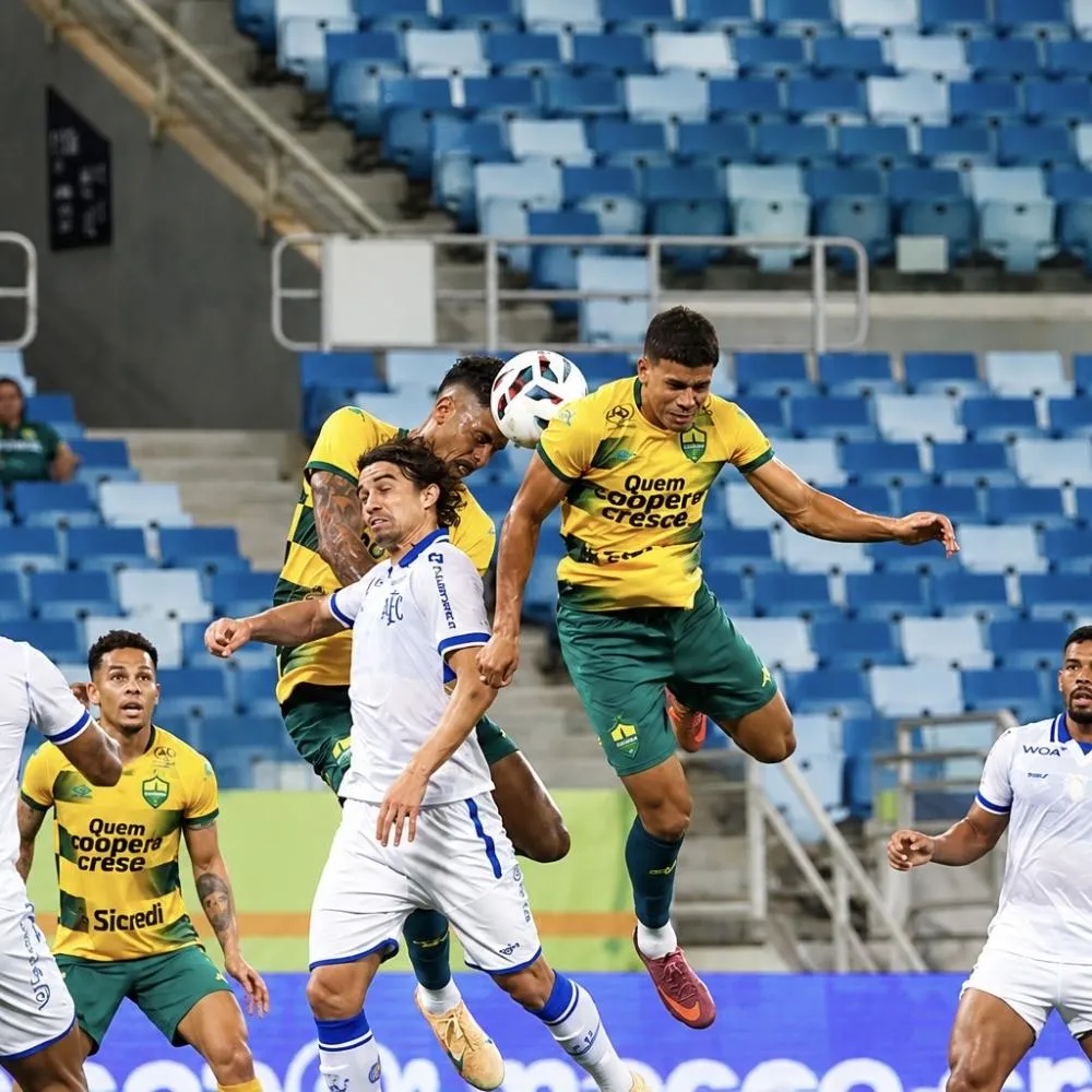 Cuiabá tropeça diante da torcida e fica a seis pontos da zona de classificação