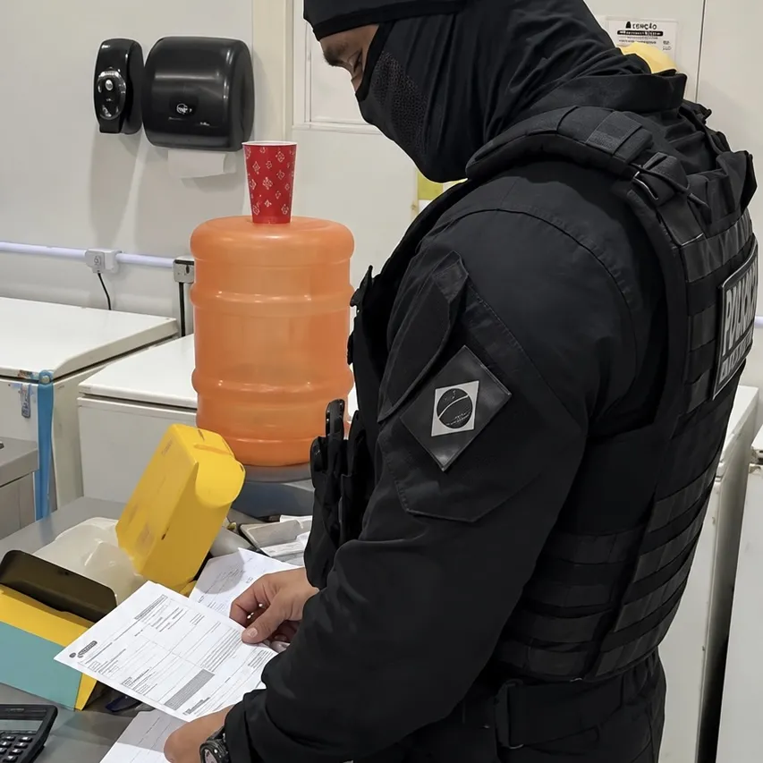 Polícia mira influenciadora em operação contra o Tigrinho e lavagem de dinheiro