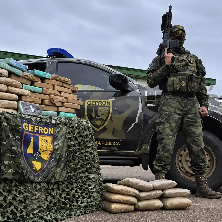 Caminhão com R$ 574 mil em cocaína e maconha é interceptado pelo Gefron em Glória d’Oeste