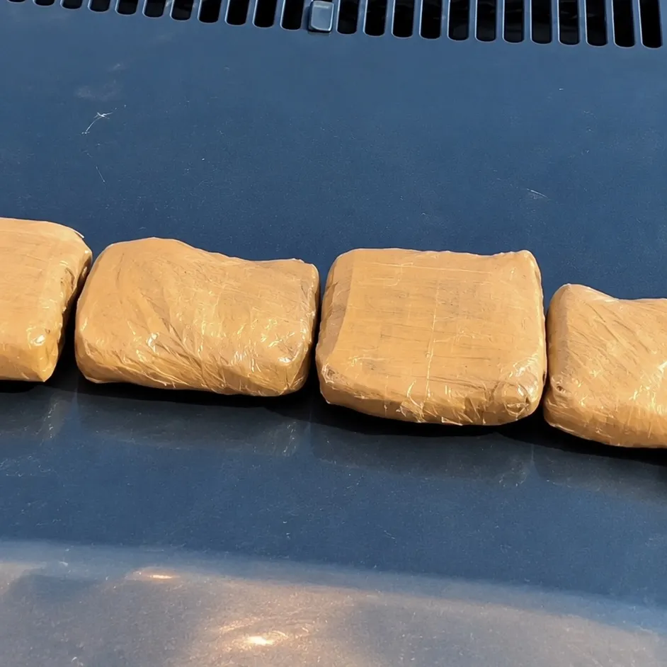 Mulher é presa com 1 kg de maconha escondido junto ao corpo em Cáceres 