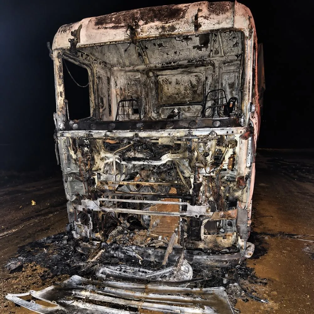 Carreta pega fogo próximo à MT-130 e mobiliza Corpo de Bombeiros em Paranatinga