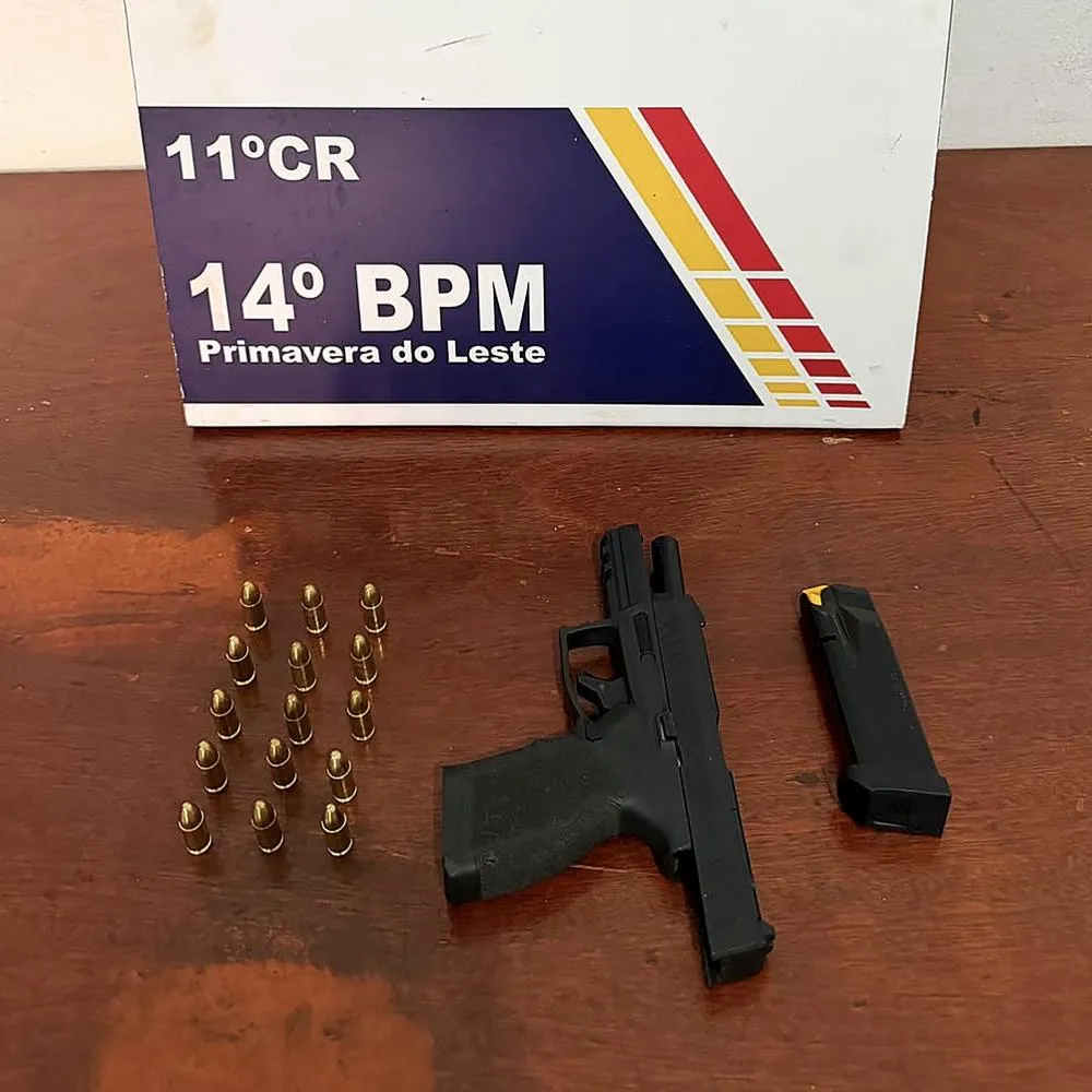 PM encontra pistola e 15 munições em veículo durante patrulhamento em Pva do Leste