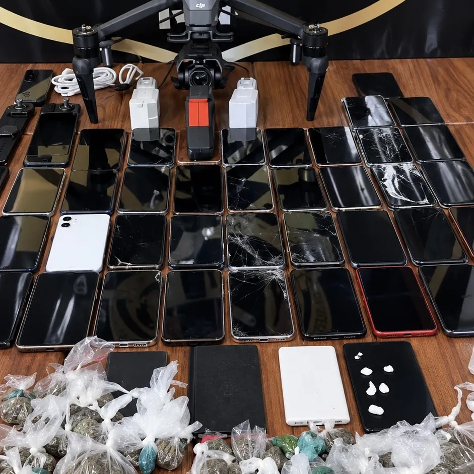 Drone faz seis entregas em presídio de Rondonópolis e polícia apreende 47 celulares e drogas