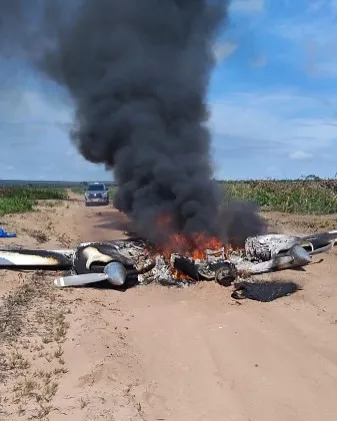 Avião bimotor cai em área rural de MT e piloto desaparece
