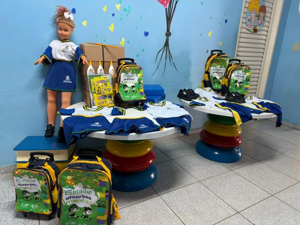 Uniformes são entregues após quase 80 dias de aula em Primavera do Leste