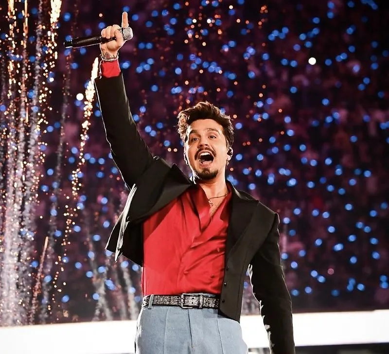 Arena Pantanal vibra com show de Luan Santana em Cuiabá