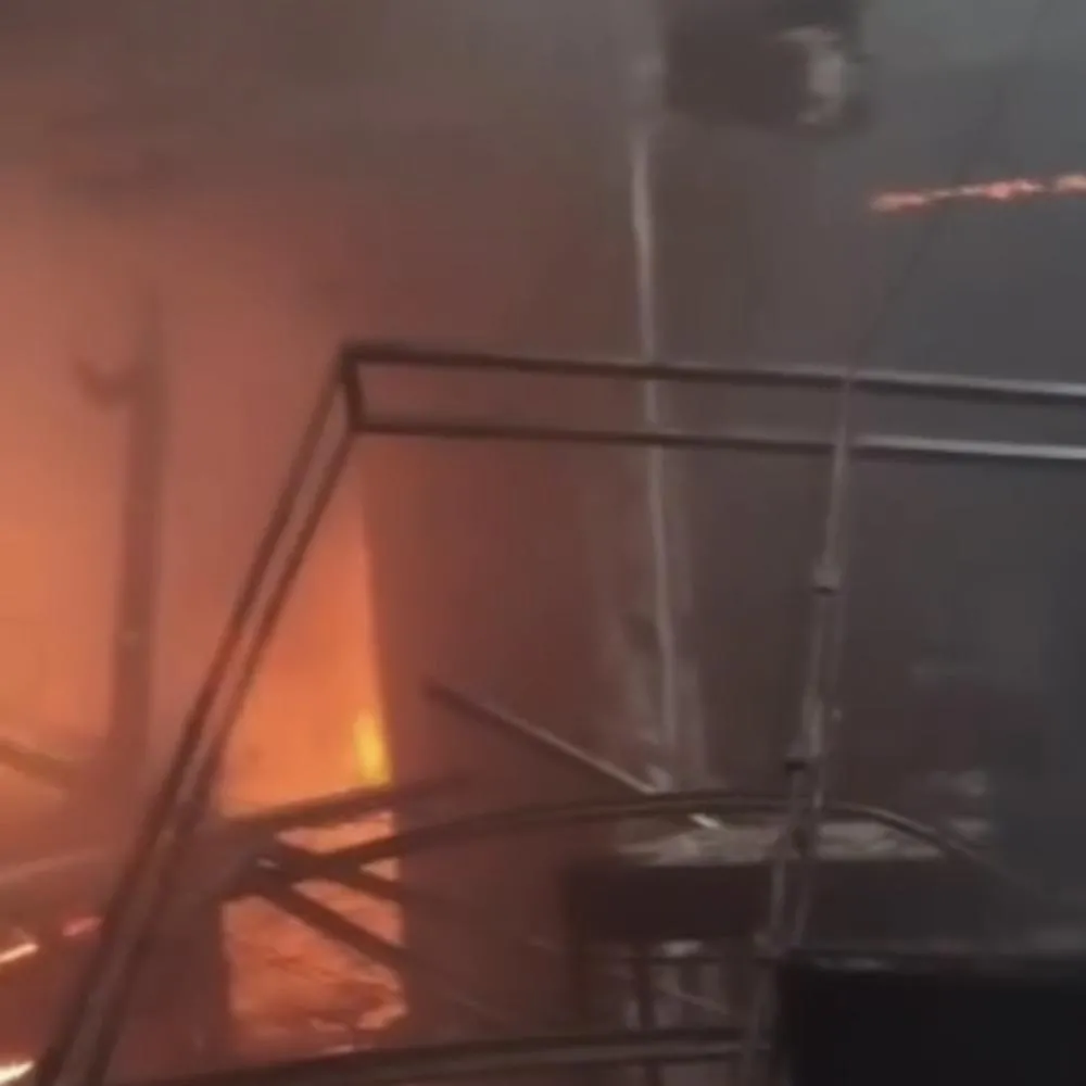 Incêndio destrói loja em shopping de Tangará da Serra