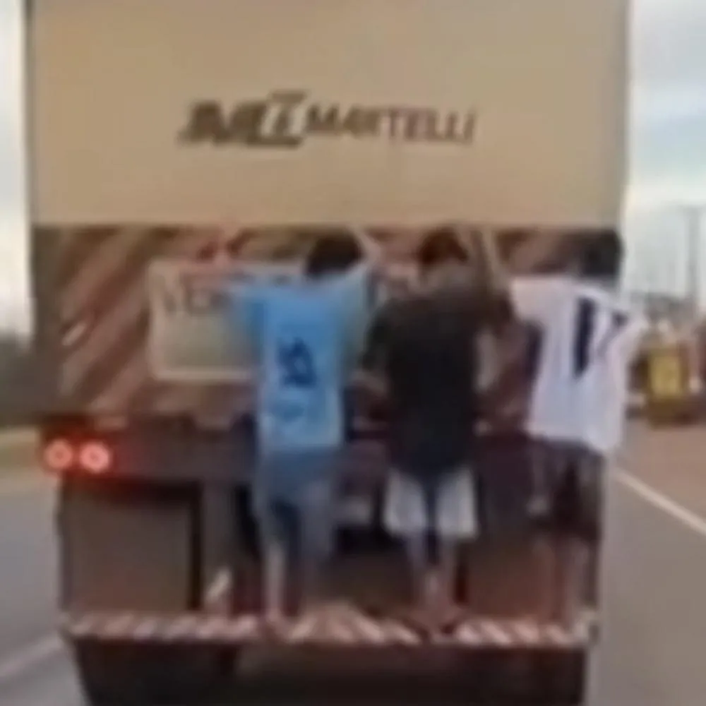 Prática perigosa chama atenção no trânsito de Campo Novo do Parecis