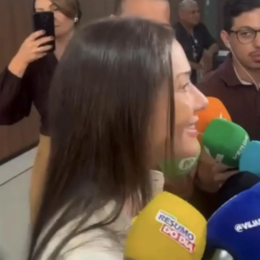 Janaina Riva admite encontro com Flávio Bolsonaro