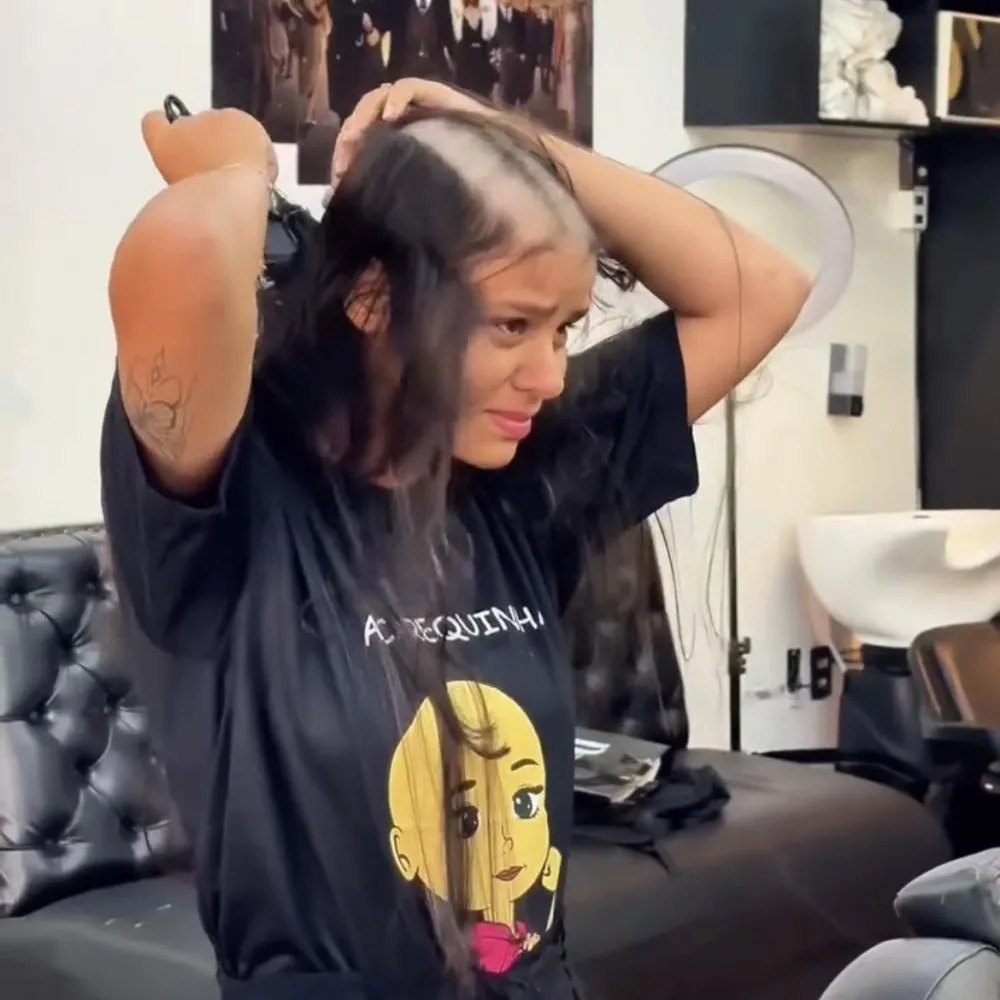 Sobrinha raspa cabelo em solidariedade à tia com câncer em Campo Novo do Parecis