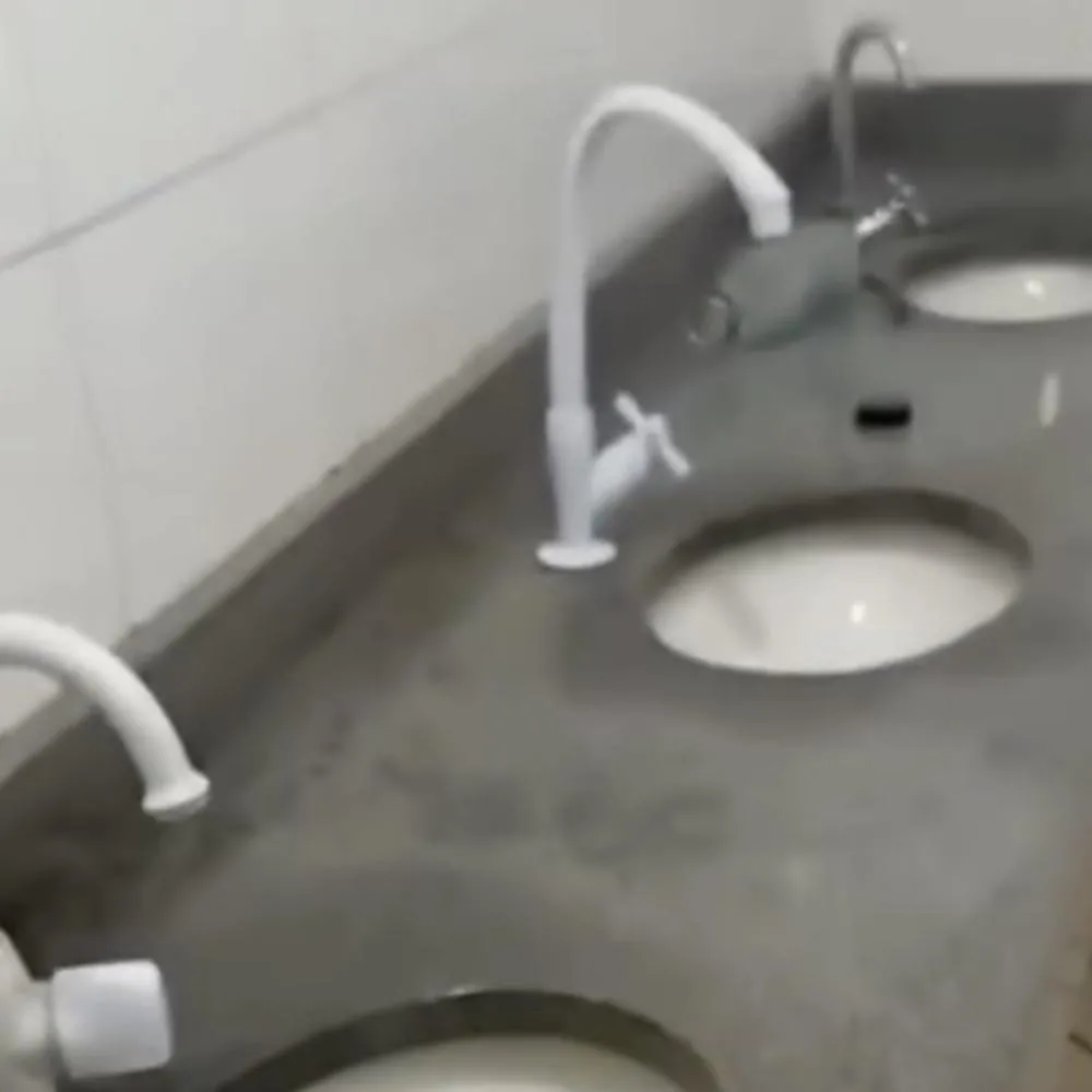 Falta de água e limpeza vira alvo de críticas durante festa