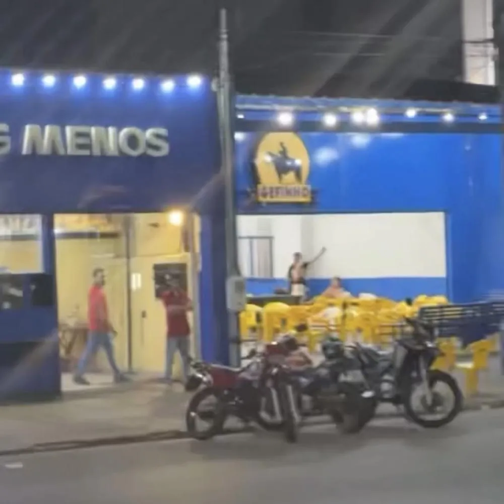 Fred & Fabrício curtem noite com fãs em Cuiabá