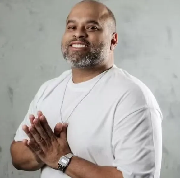 Humorista 'Xomano Que Mora Logo Ali' morre após luta contra câncer em MT