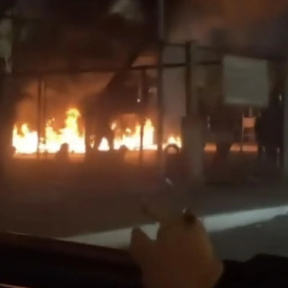 Moradores fazem protesto com pneus em chamas em Várzea Grande