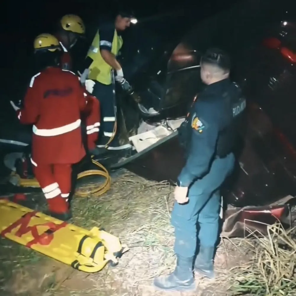 Acidente entre carro e caminhão deixa dois mortos na MT-010