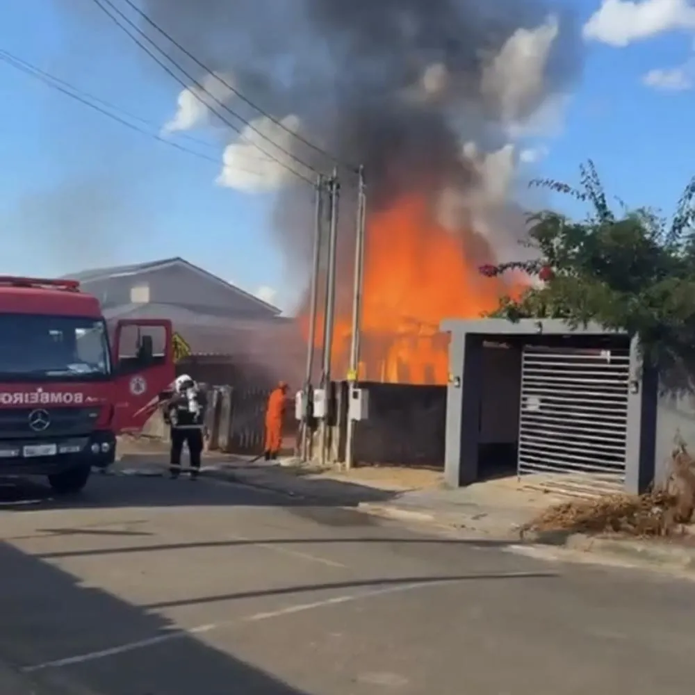Incêndio destrói casa de madeira em Alta Floresta