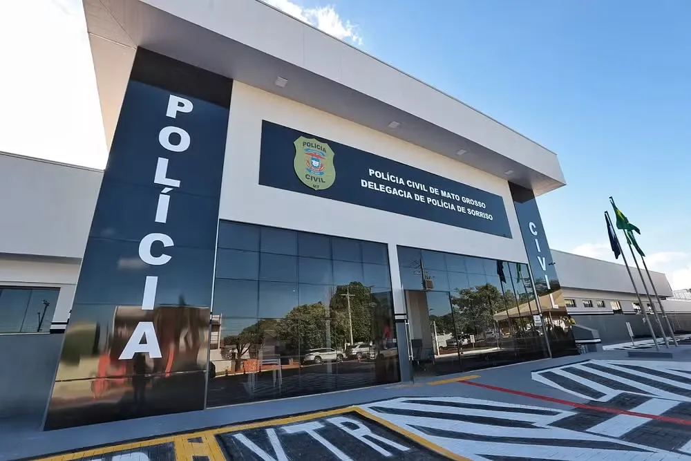Marido é preso após tentar matar esposa com golpe de facão no pescoço em MT