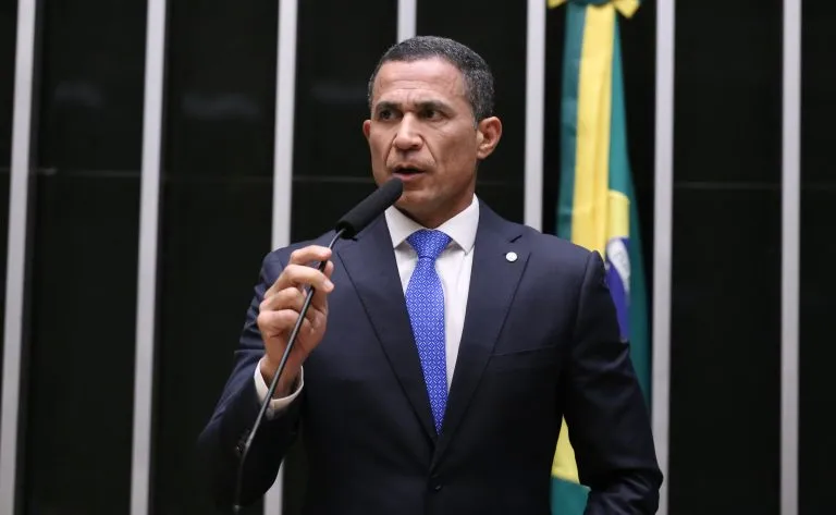 PEC avança na CCJ e Assis cobra reformas na segurança pública
