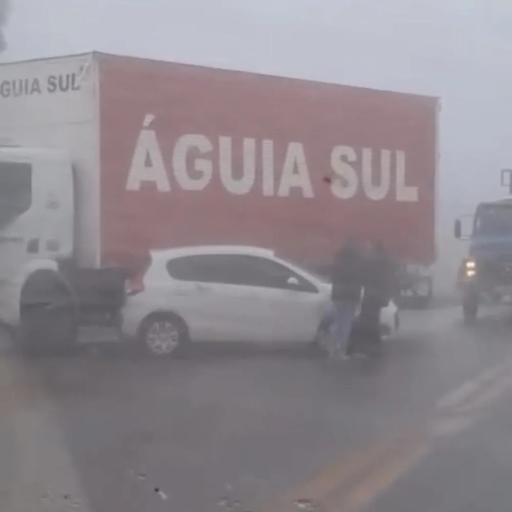 Colisão em meio à neblina termina sem feridos em Tangará da Serra