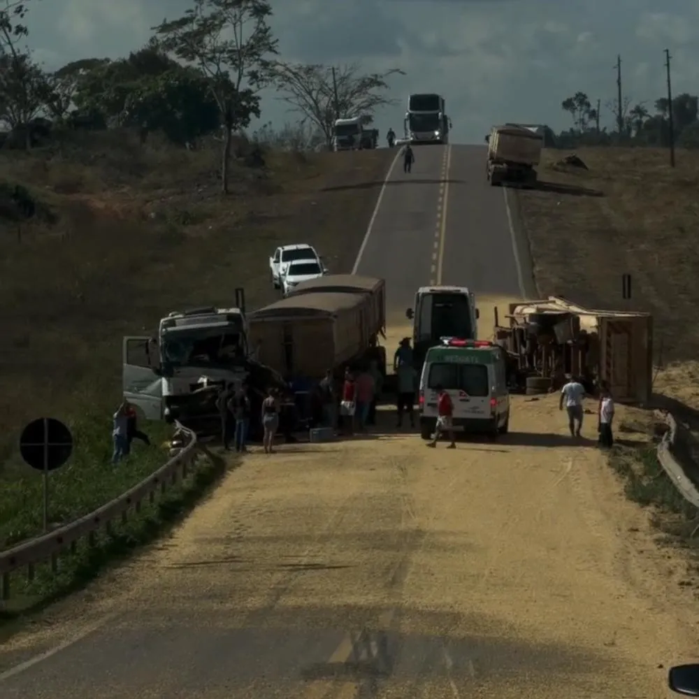 Vagão de carreta se solta e provoca acidente na MT-320 em Carlinda