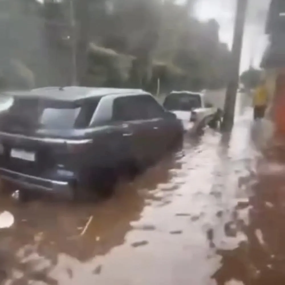 Forte chuva provoca alagamentos e transtornos em Tangará da Serra