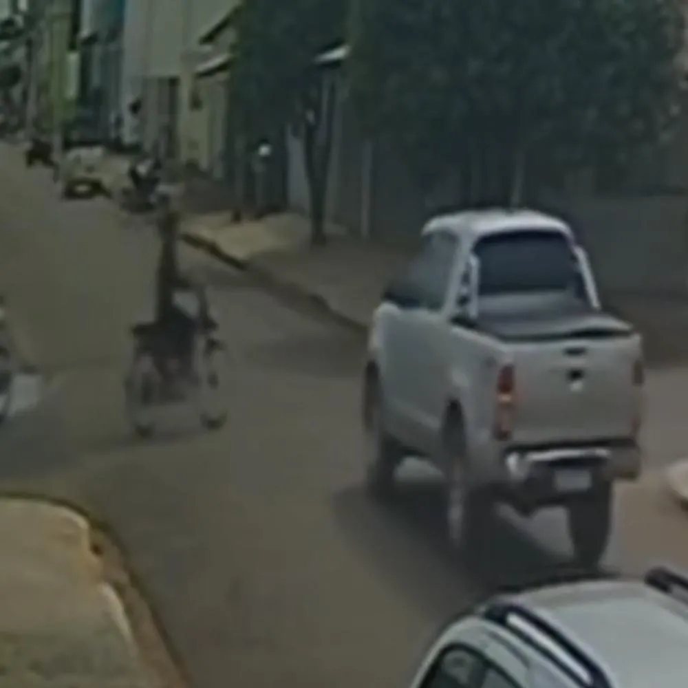 Colisão entre carro e bicicleta elétrica mobiliza bombeiros em Pontes e Lacerda
