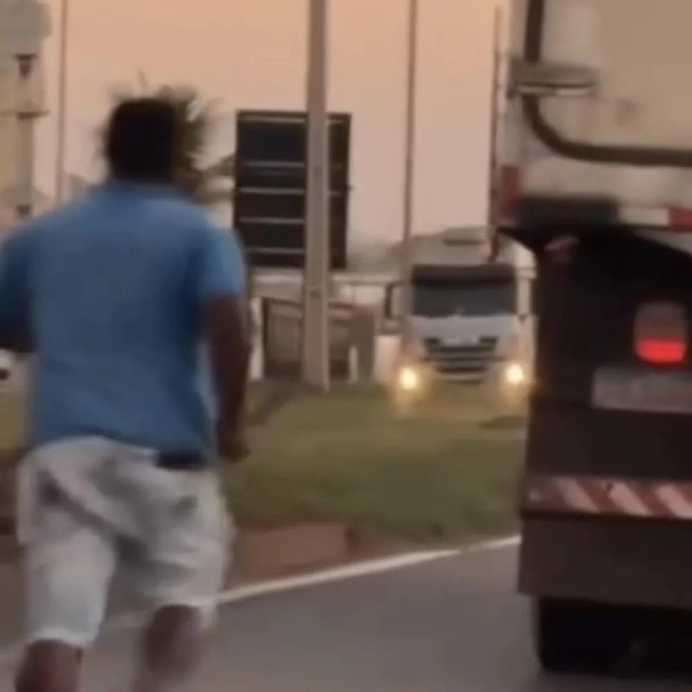 Homem é filmado perseguindo outro com facão na BR-163 entre Sorriso e Lucas do Rio Verde