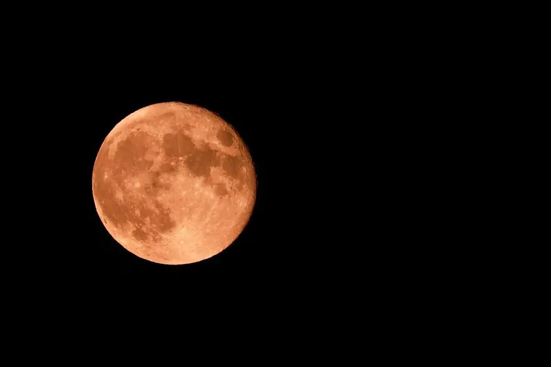Lua de Morango ilumina o céu de Mato Grosso nesta segunda-feira (29)