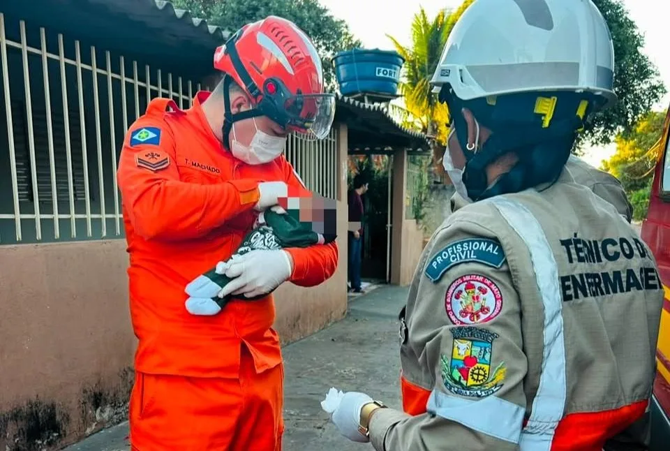 Bombeiros salvam bebê de 10 dias após engasgo com leite materno em Água Boa