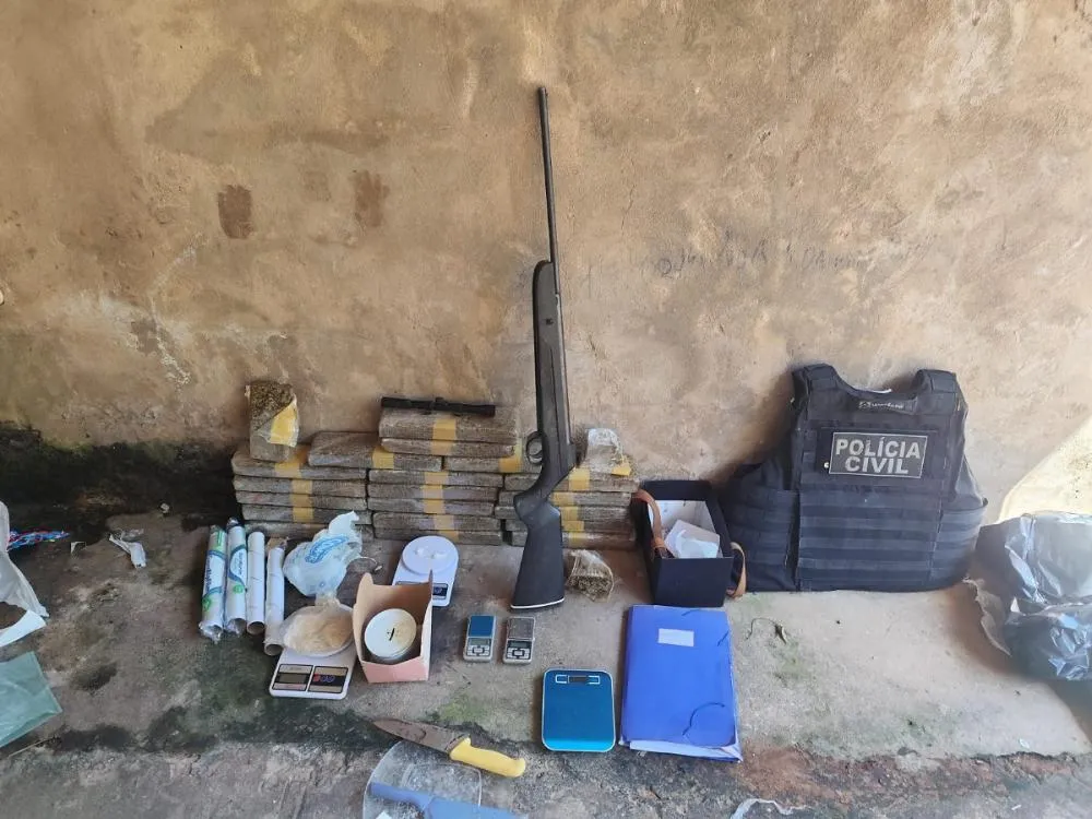 Polícia fecha depósito de facção e prende suspeito com drogas e arma em Rondonópolis