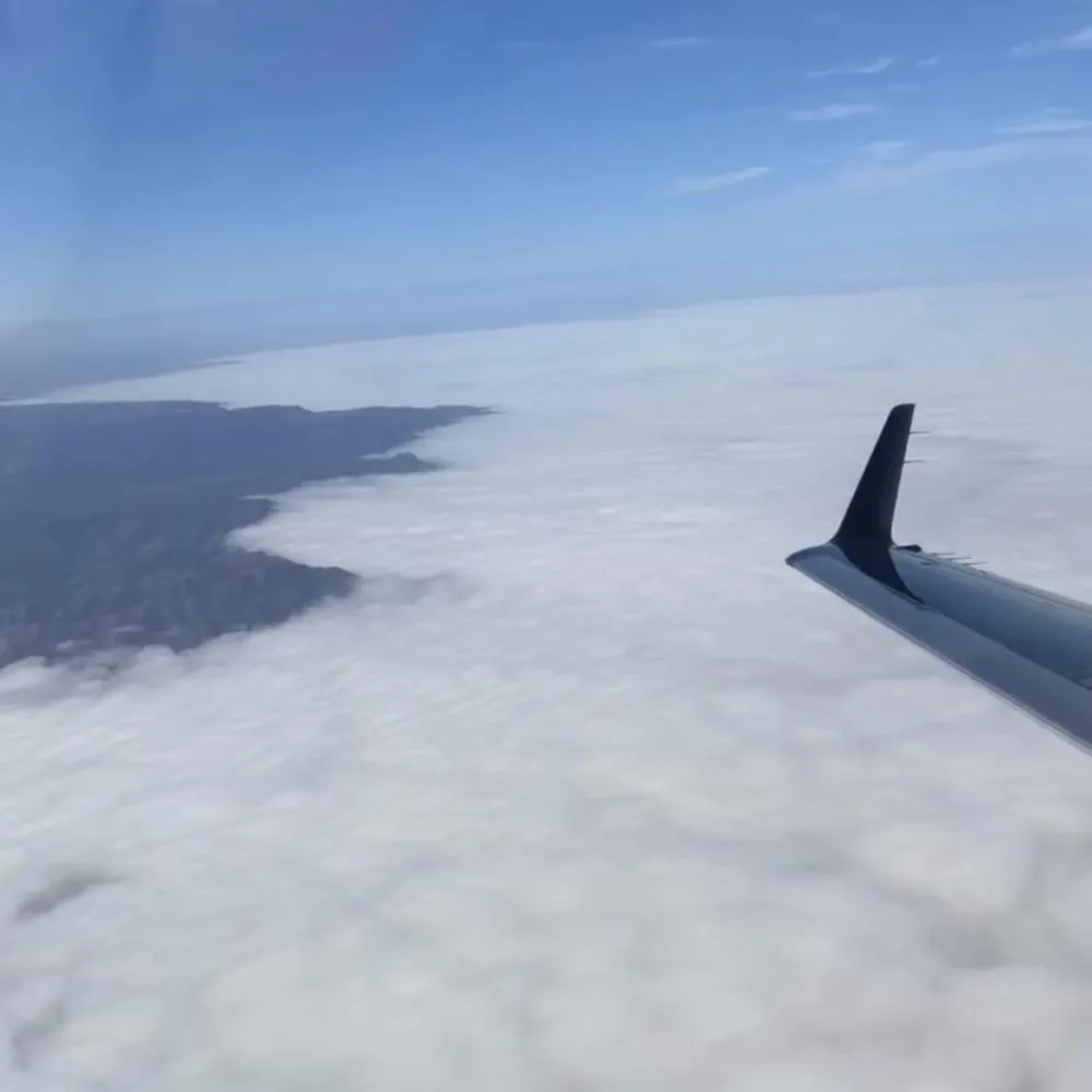 Piloto registra imagens aéreas de “mar” de nuvens sobre Chapada dos Guimarães