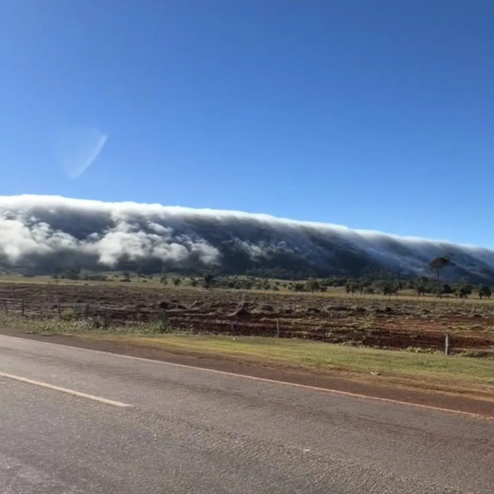 Imagens da Serra da Borda tomada pela neblina encantam internautas