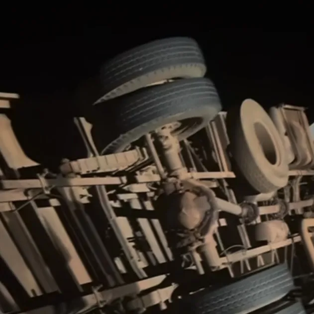 Colisão traseira deixa rodovia bloqueada nos dois sentidos