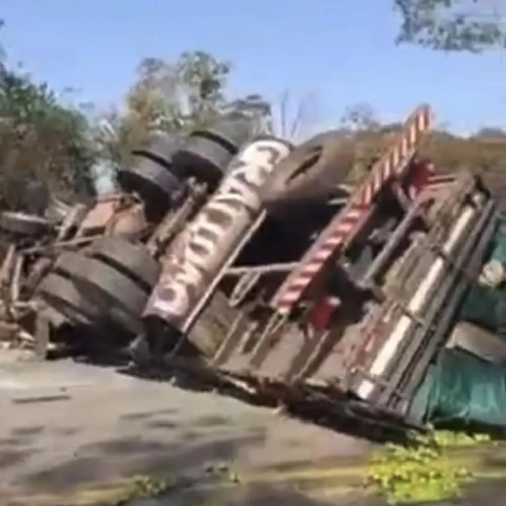 Acidente entre carreta, caminhão e carro deixa um ferido em Jaciara