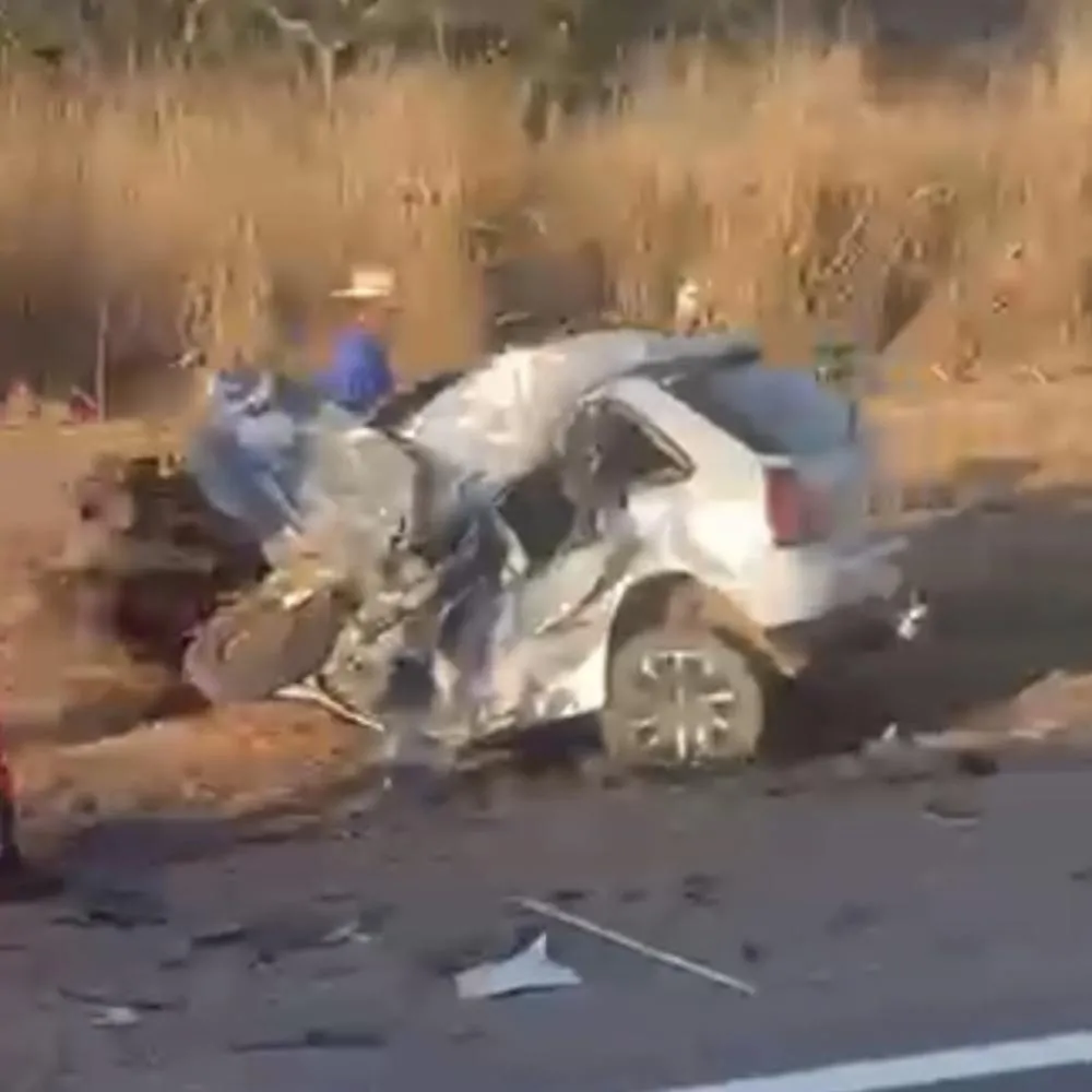 Mulher morre em grave acidente entre carro e carreta em Rondonópolis